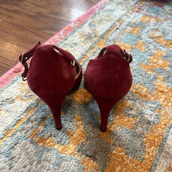 Vintage Jarolini Red Suede Heels with Gold Chain Detail - Picture 4 of 5